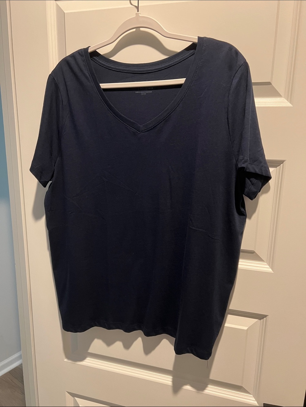 Time and Tru Women's Navy V-Neck XL Short Sleeve Tee